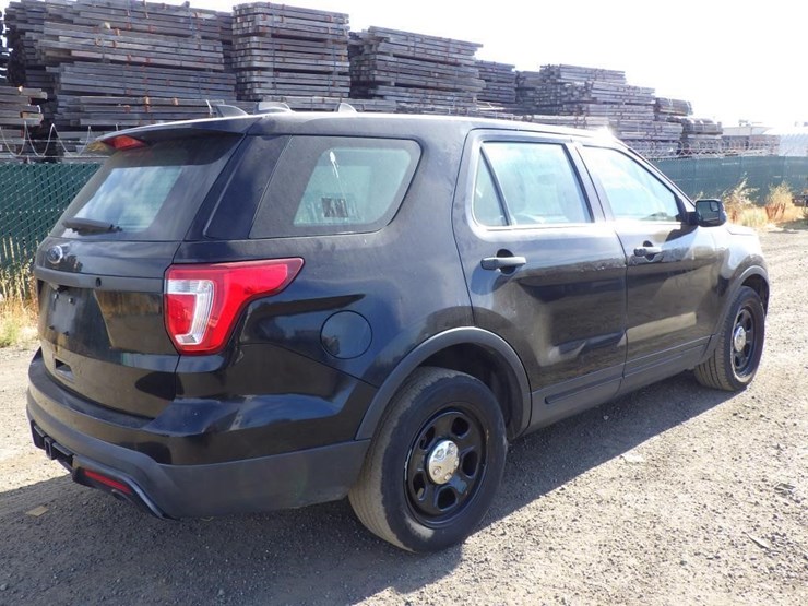 2017-ford-explorer-image-3