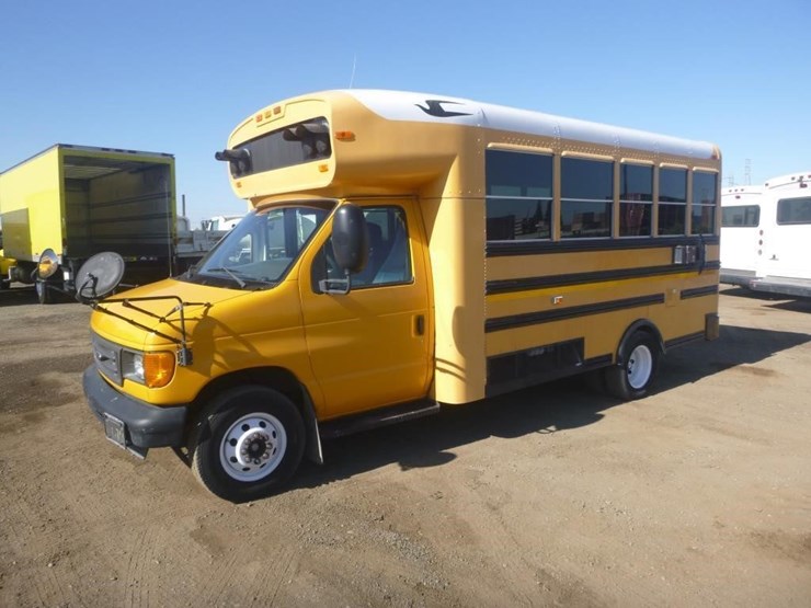 2005-ford-e450-image-1