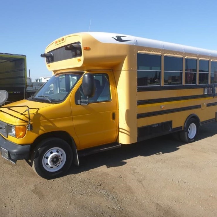 2005 FORD E450