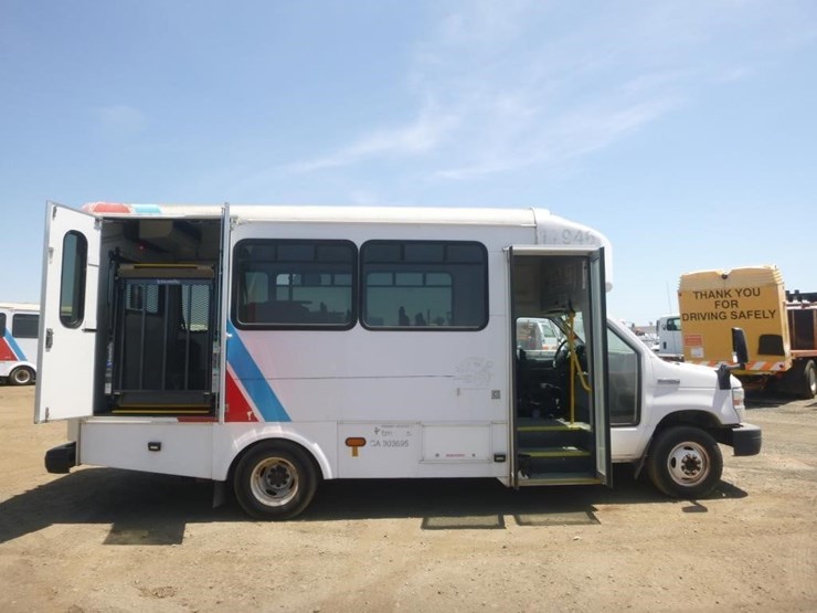 2017-ford-e450-image-8