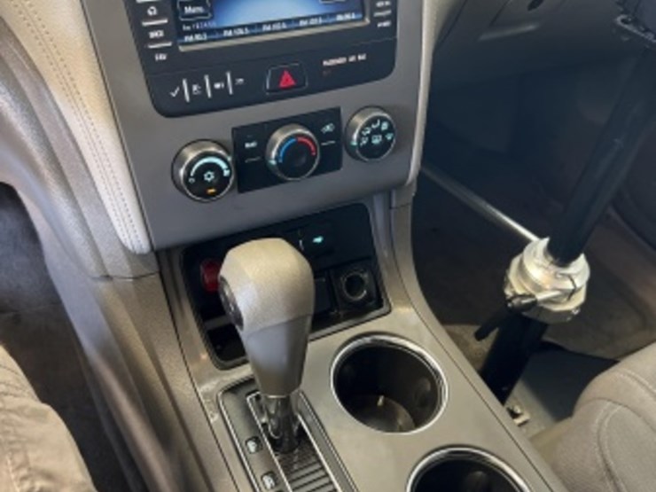 2016-chevrolet-traverse-ls-image-19