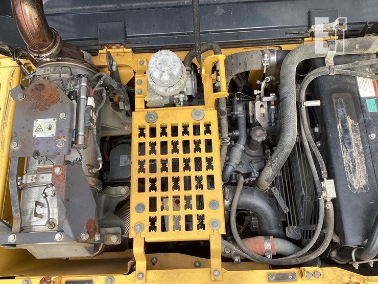 2014-komatsu-pc210-lc-10-image-12