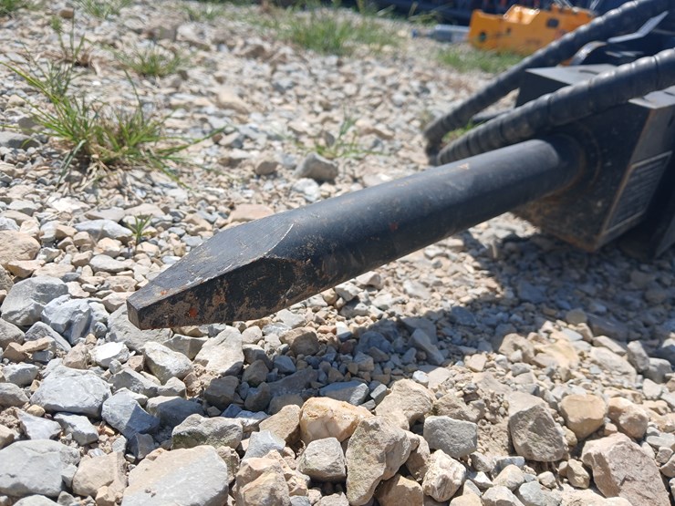 #20468-•-giyi-breaker-hammer-mini-skid-steer-attachment-image-10