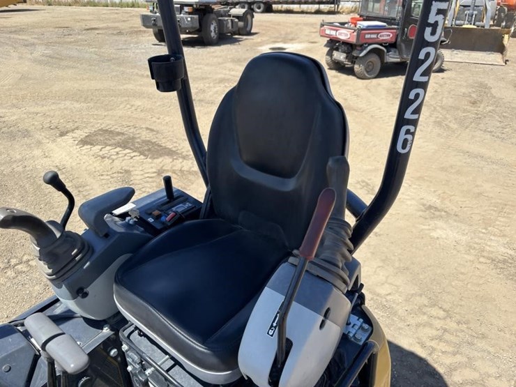 2020-deere-17g-image-24