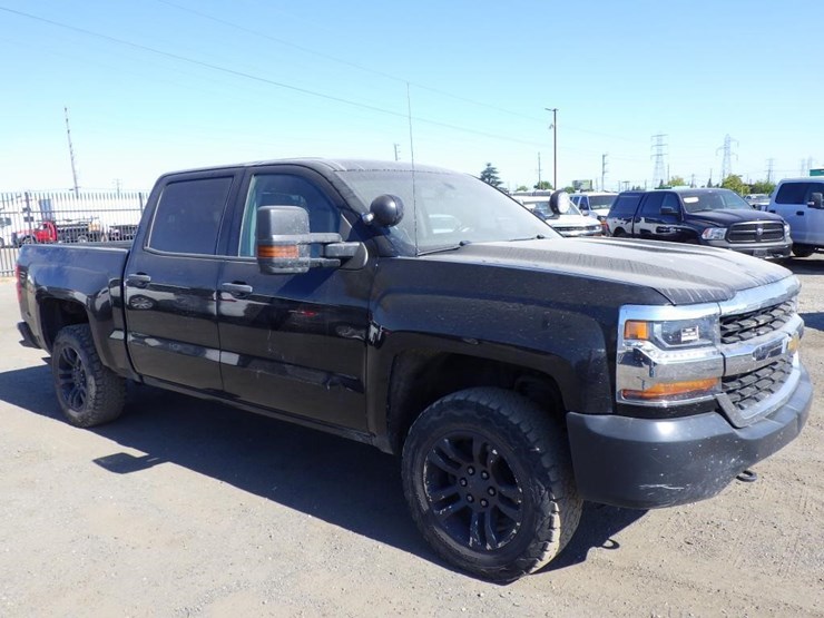 2017-chevrolet-1500-image-3