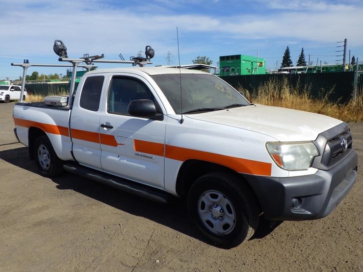 2013-toyota-tacoma-image-3