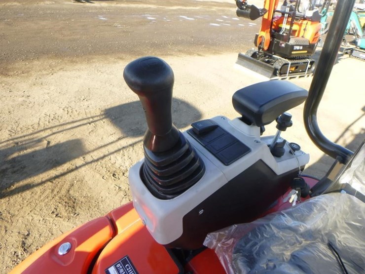 2025-tpm-16-hydraulic-excavator-image-23