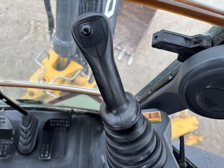 2019-deere-310l-ep-image-45