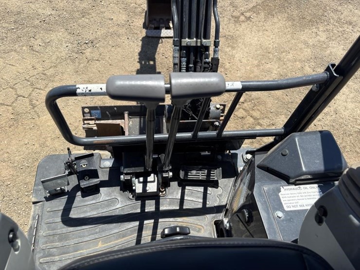 2020-deere-17g-image-25
