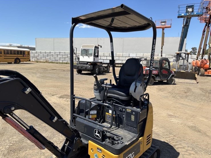 2020-deere-17g-image-23