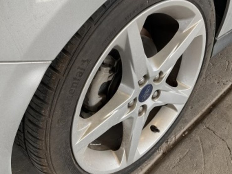 2014-ford-focus-sdn-image-8