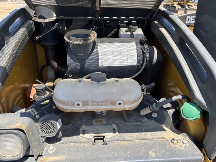 2015-deere-333e-image-30