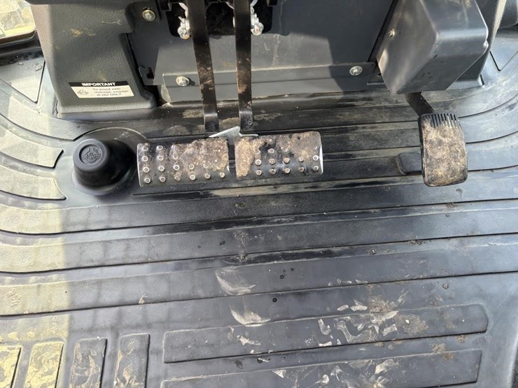 2020-deere-310l-ep-image-48
