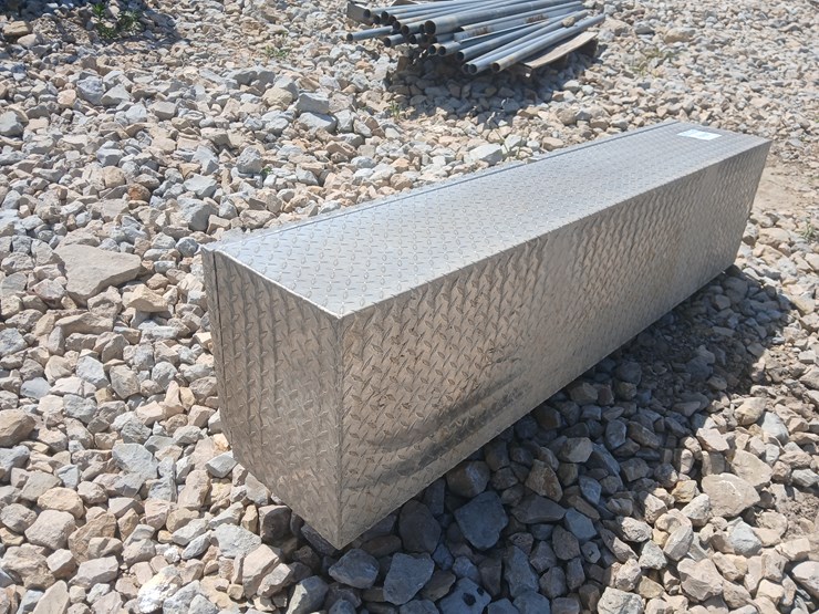 #18858-•-diamond-plate-tool-box-image-4