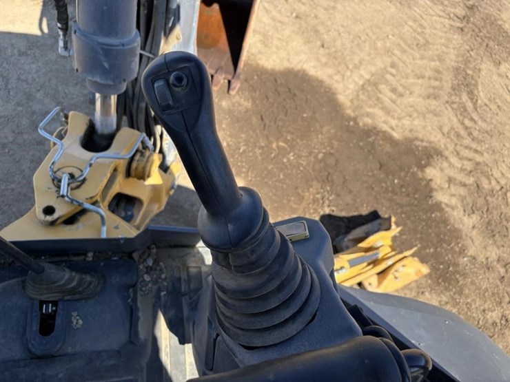 2020-deere-410l-image-47