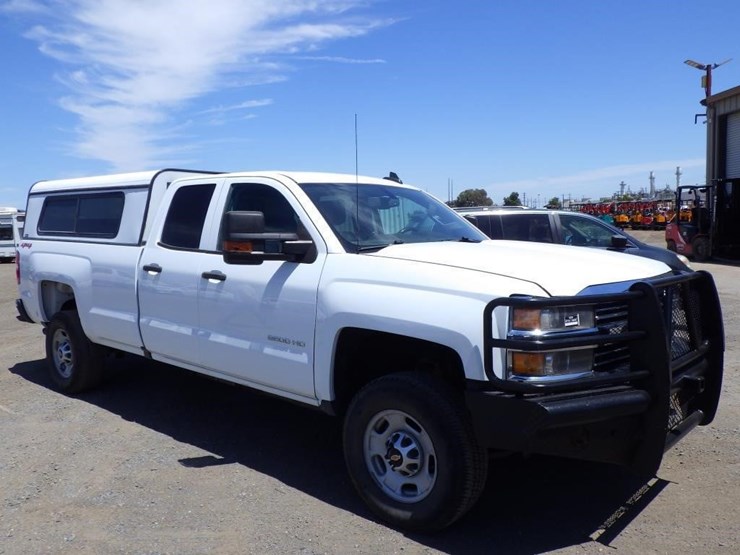 2019-chevrolet-2500hd-image-2