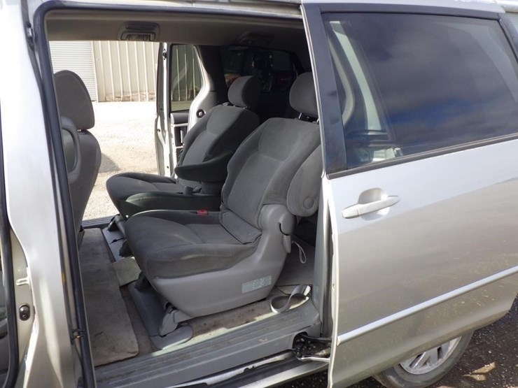 2005-toyota-sienna-image-7