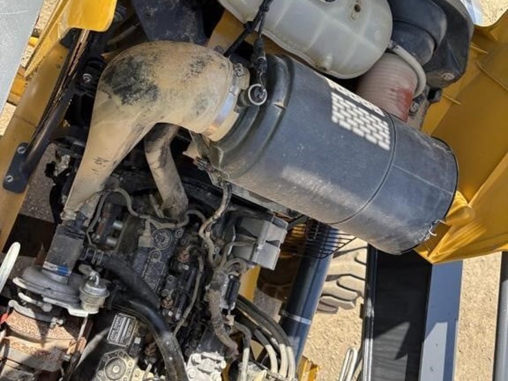 2019-deere-210l-image-41
