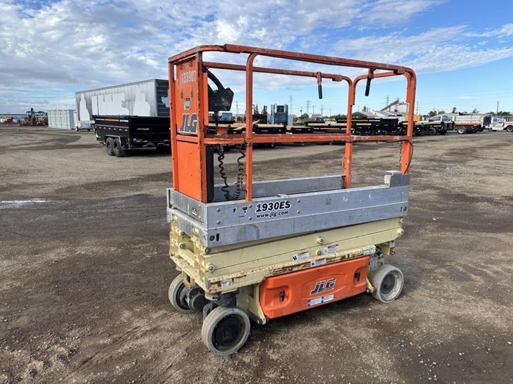 2014-jlg-1930es-image-1