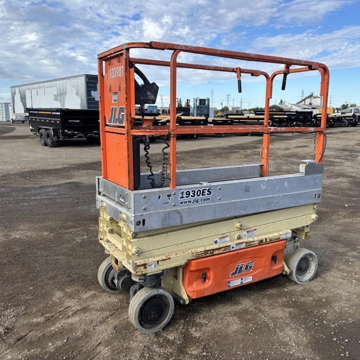 2014 JLG 1930ES