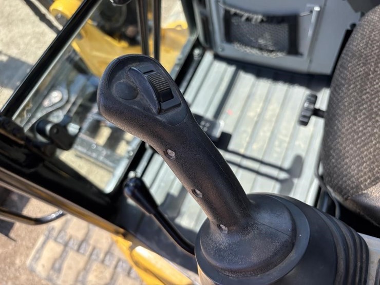 2019-caterpillar-305e2-hydraulic-excavator-image-28