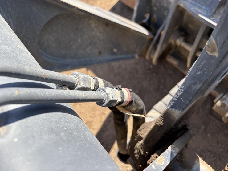 2020-deere-410l-image-13