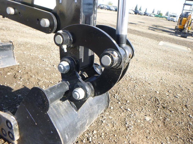 2024-agt-qs12r-hydraulic-excavator-image-11