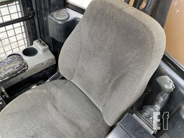 2015-caterpillar-573c-image-11