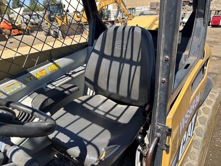 2004-caterpillar-th560b-image-30