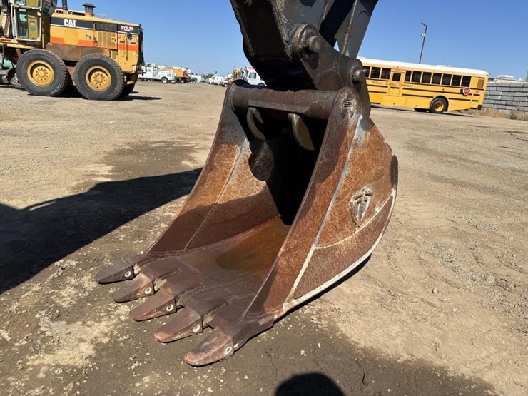 2020-deere-410l-image-16