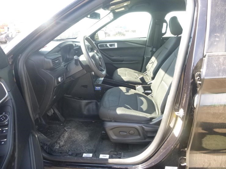 2020-ford-explorer-image-8