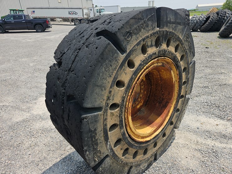 #18788-•-solid-loader-tires-image-6