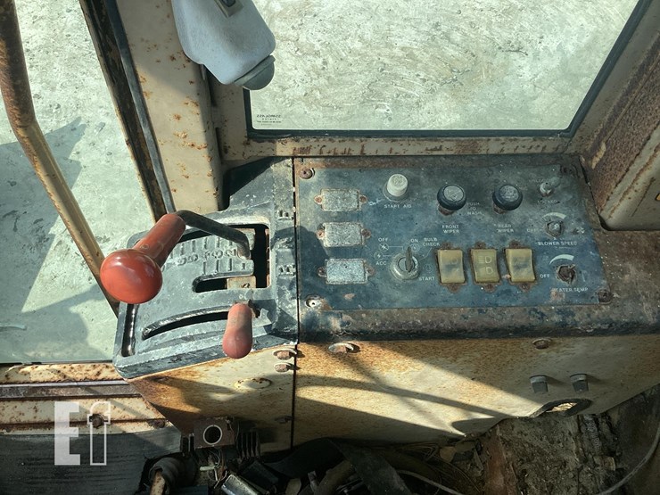 1988-deere-670b-image-15