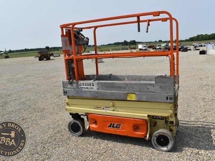 2014-jlg-1930es-image-5