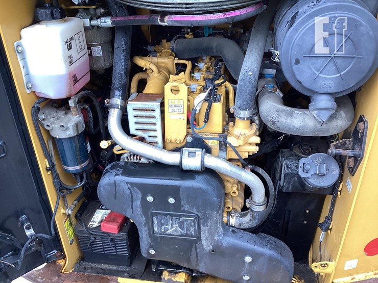 2019-caterpillar-236d-image-12