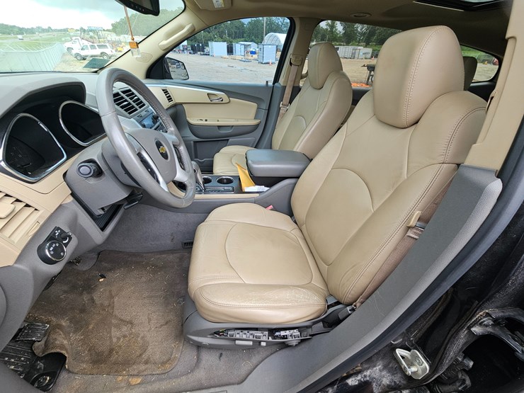 2011-chevrolet-traverse-image-29