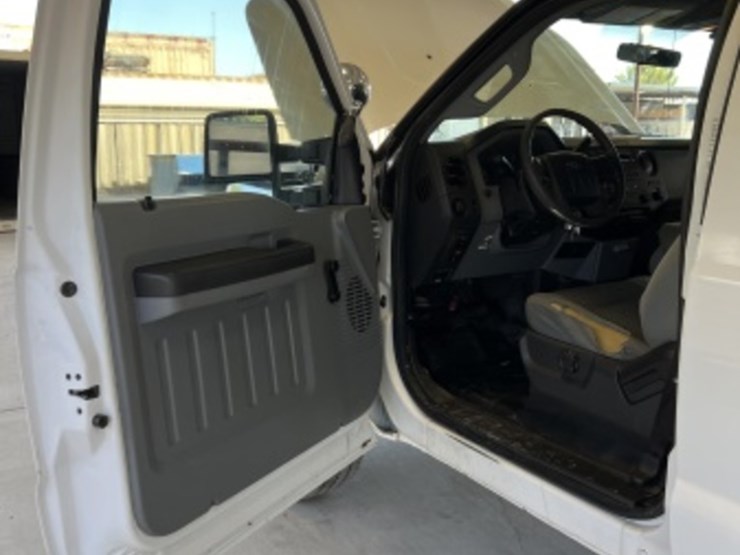2011-ford-f350-image-23