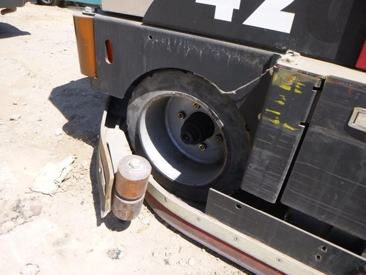 caterpillar-420-image-8