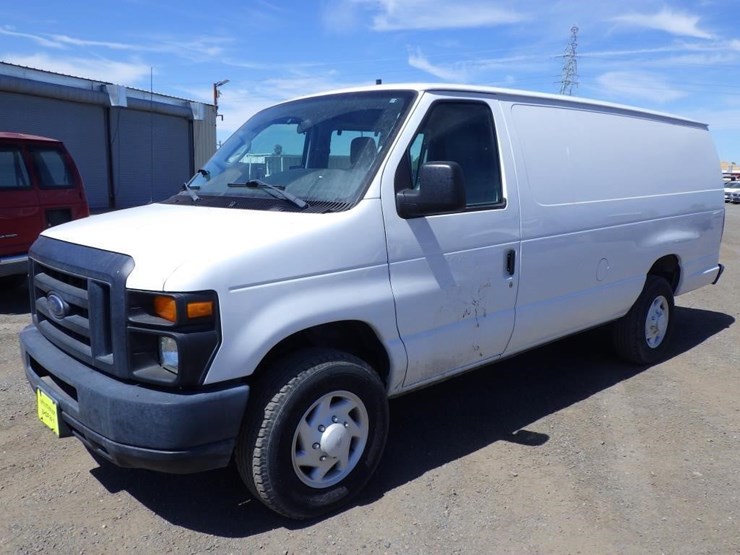 2013-ford-econoline-350-image-1