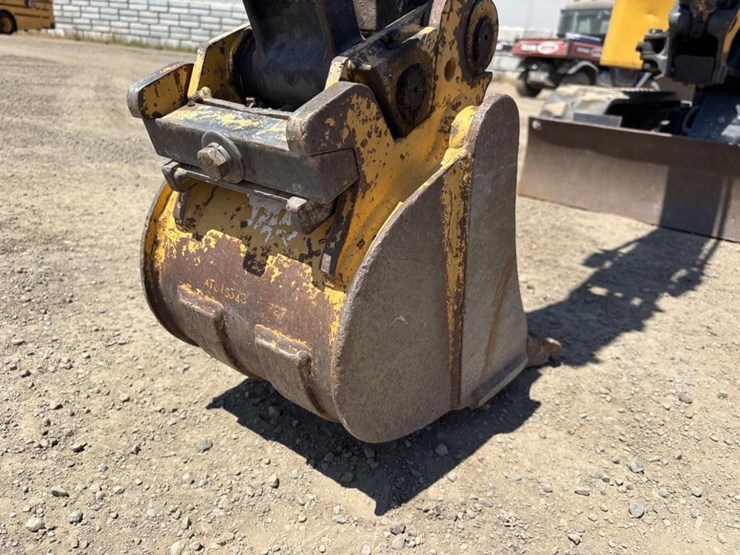 2020-deere-17g-image-13