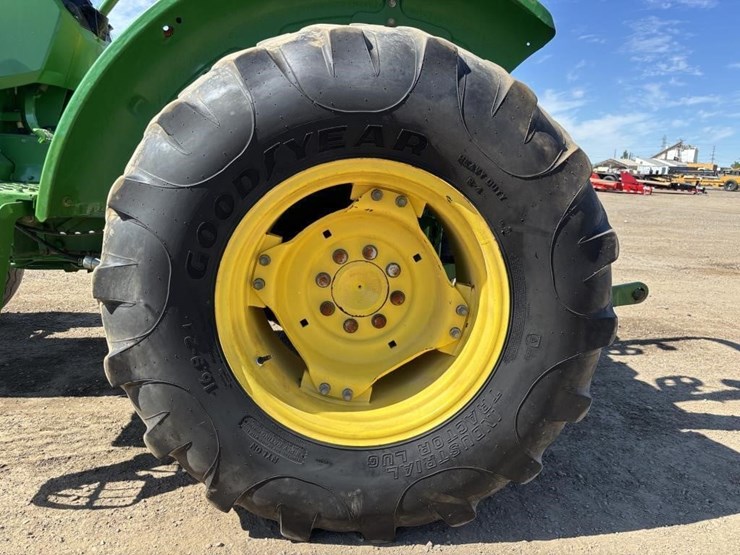 2018-john-deere-5075e-image-17