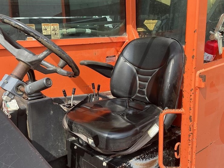 2015-jlg-g10-55a-image-12