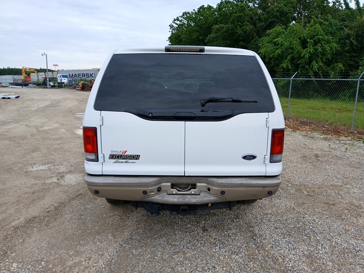 2005-ford-excursion-image-7