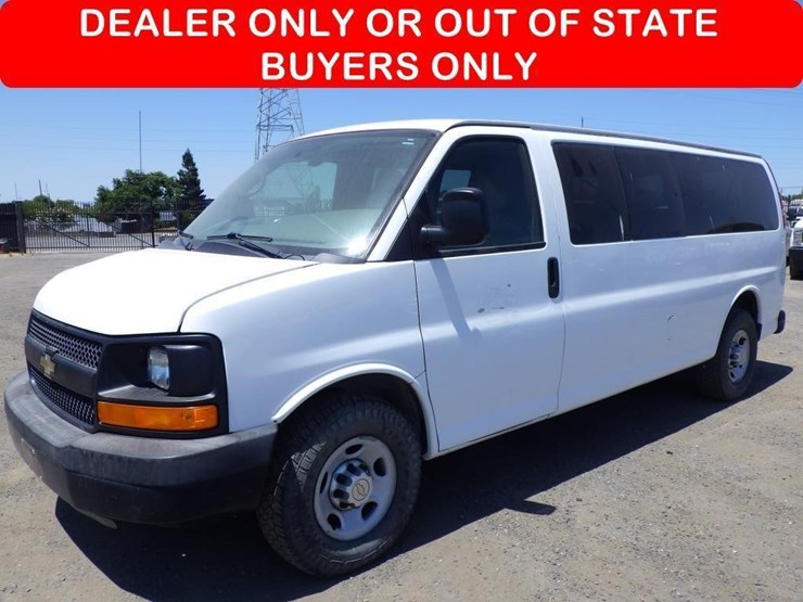 2013-chevrolet-express-3500-image-1