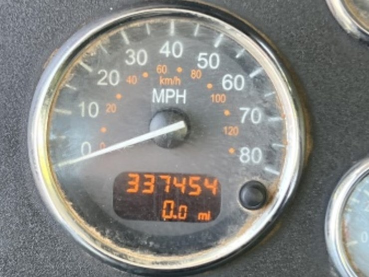 2011-peterbilt-337-image-27