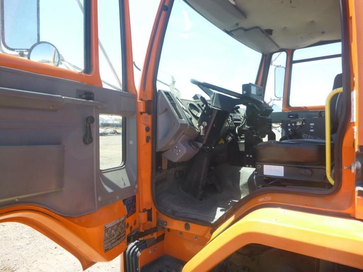2000-freightliner-fc70-image-16