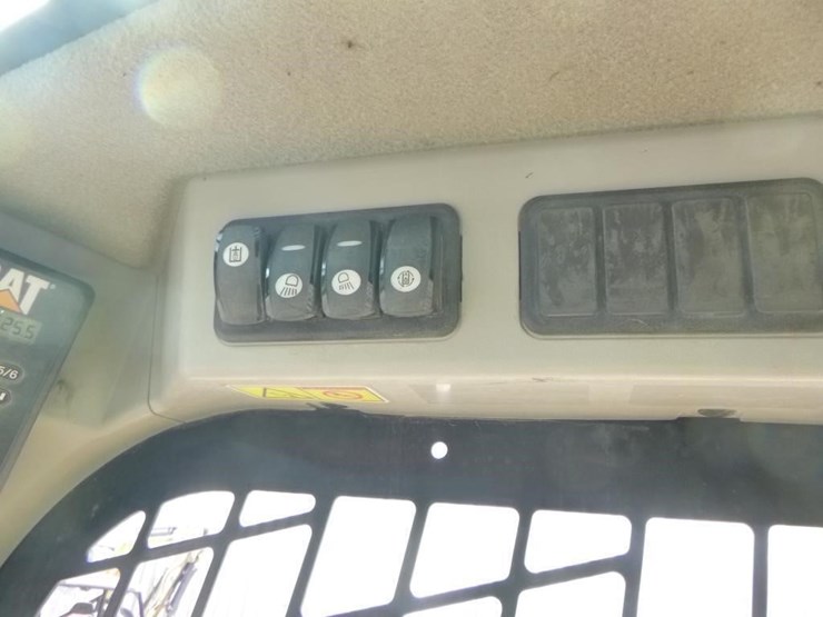 2019-caterpillar-249d-image-21