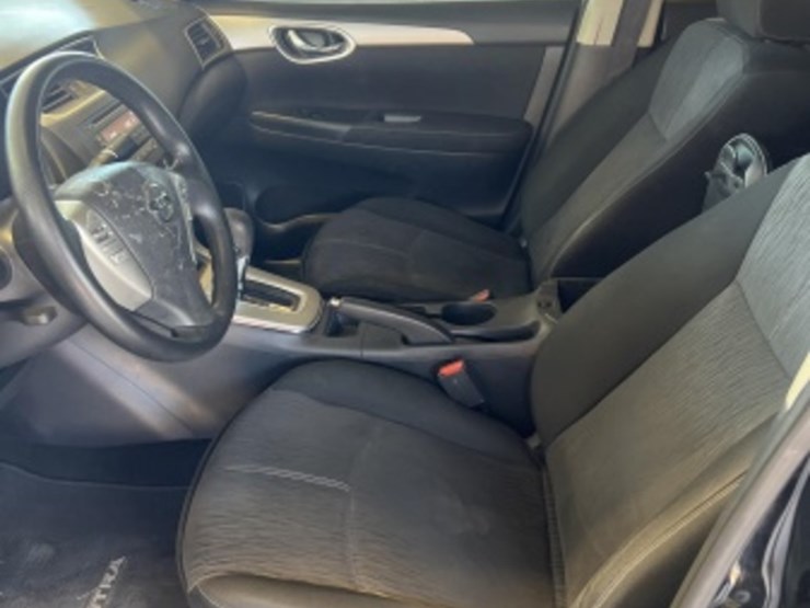 2014-nissan-sentra-sc-sdn-image-21