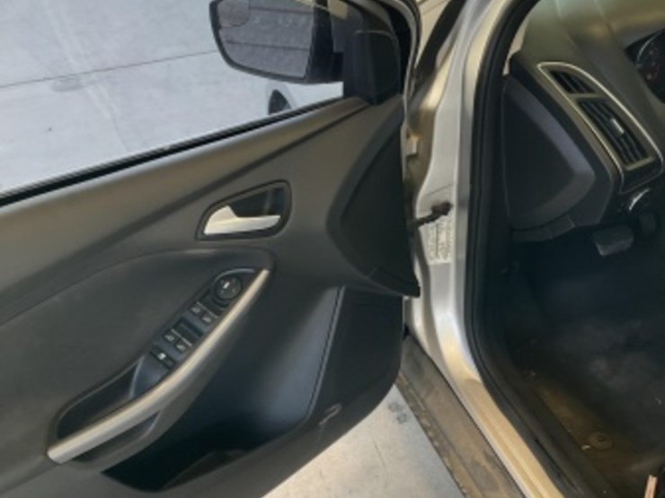 2014-ford-focus-sdn-image-22
