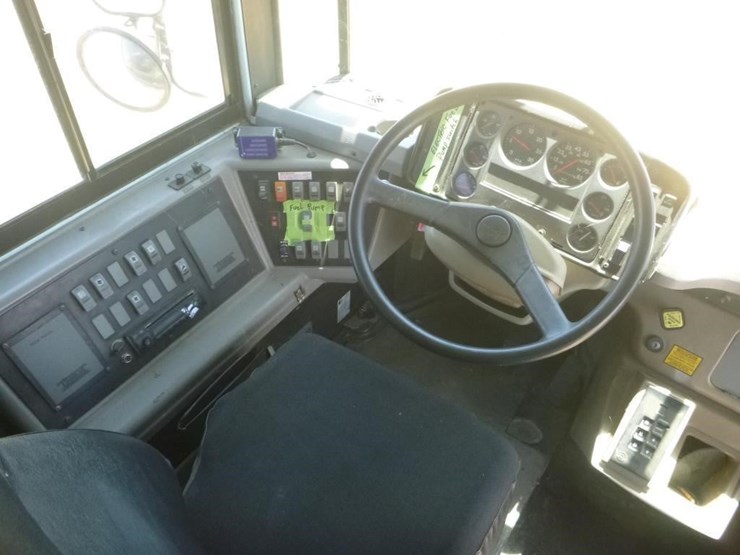 2003-freightliner-fs65-image-10